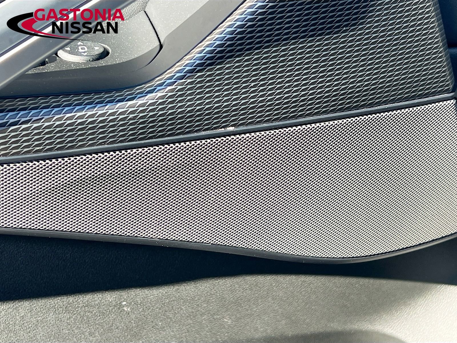 Used 2023 BMW X6 M50i w/ Executive Package image 25