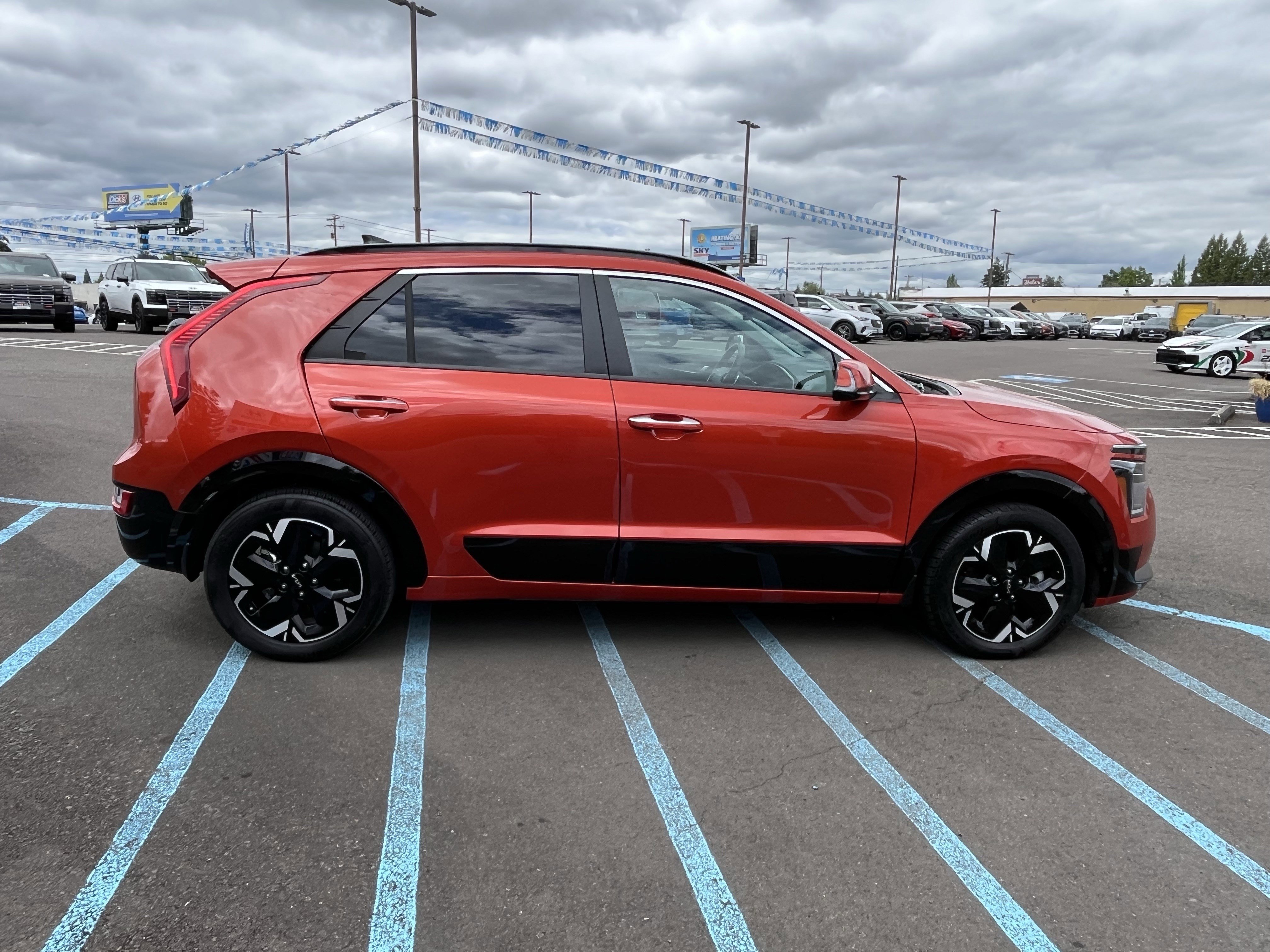 Used 2023 Kia Niro Wave w/ Wave Preserve Package FWD image 6