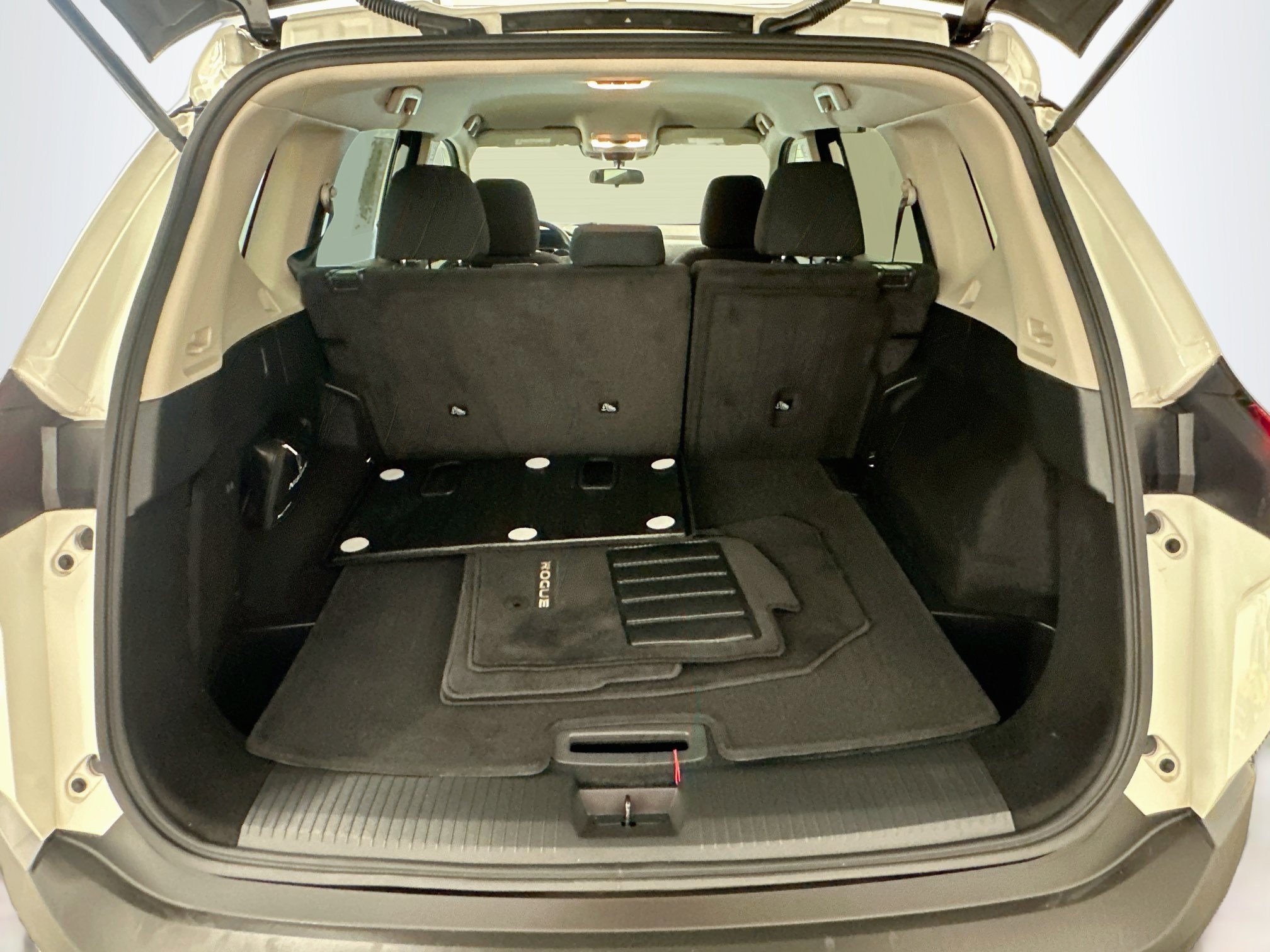 Used 2023 Nissan Rogue S AWD/4WD image 29