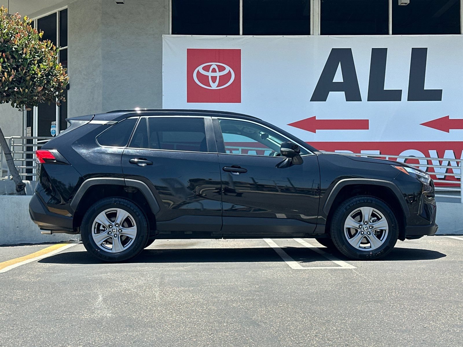 Used 2024 Toyota RAV4 XLE FWD image 6