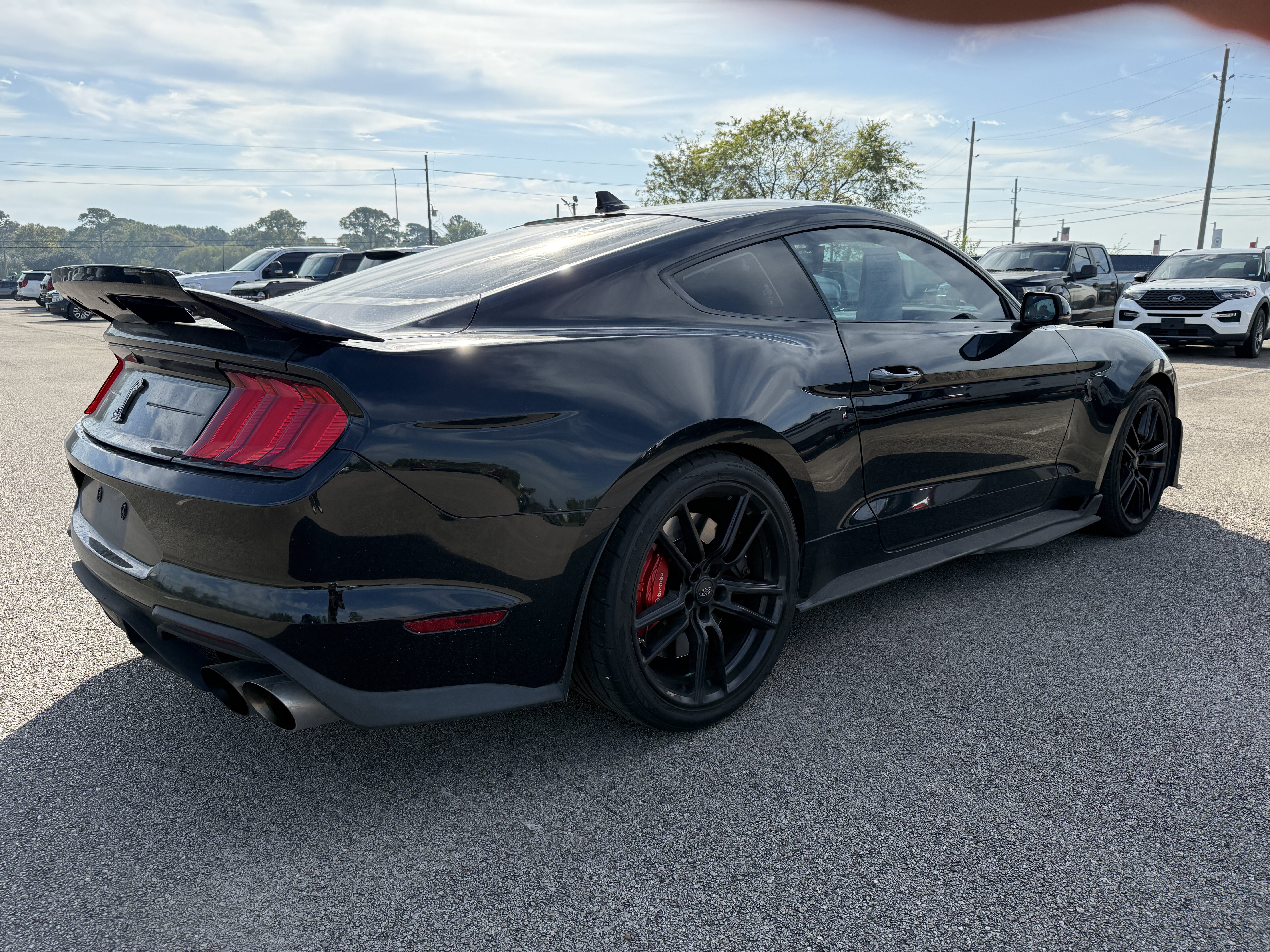 Used 2021 Ford Mustang Shelby GT500 w/ Technology Package RWD image 2