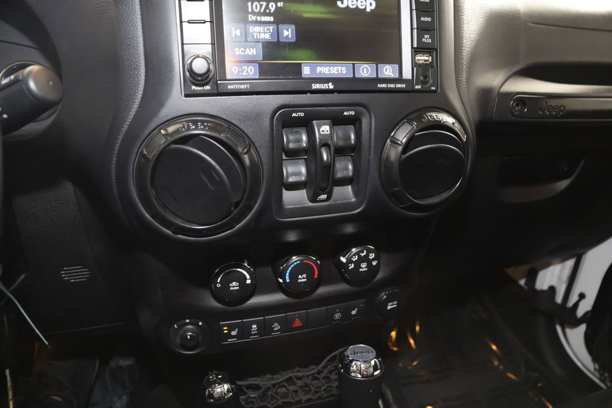 Used 2017 Jeep Wrangler Unlimited Sahara AWD/4WD image 25