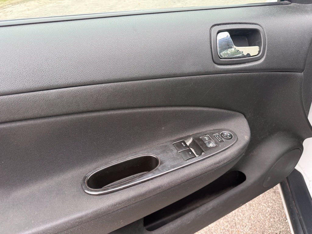 Used 2005 Chevrolet Cobalt LS w/ Preferred Equipment Group FWD image 14