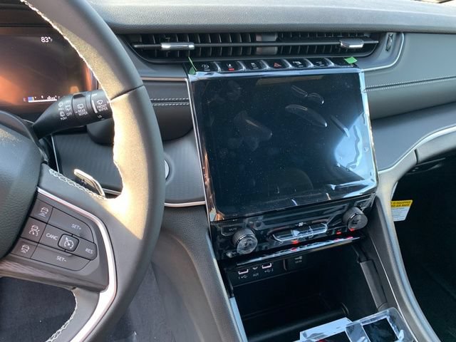 New 2027 Jeep Grand Cherokee Laredo AWD/4WD image 19