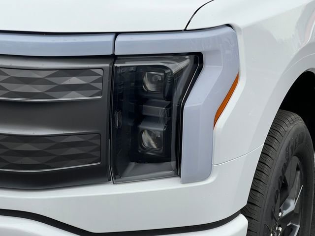 New 2025 Ford F150 Lightning Lariat image 39