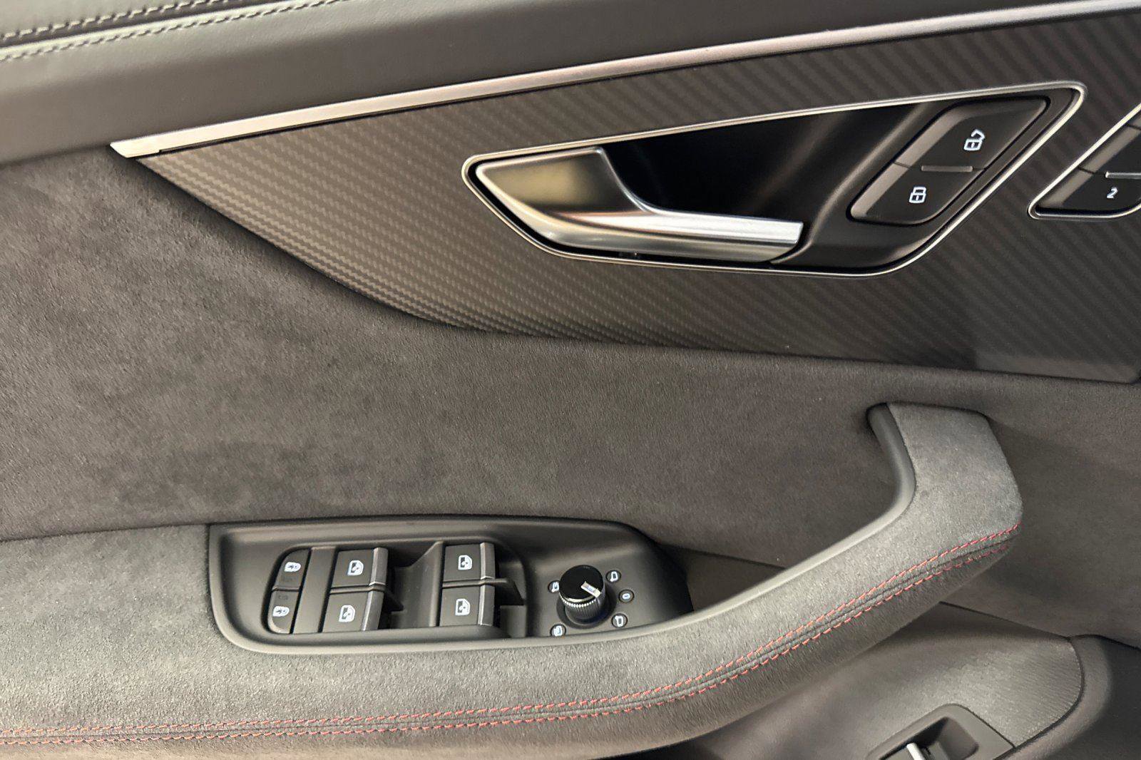 New 2025 Audi RS Q8 performance image 10