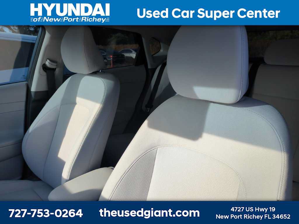 Certified 2025 Hyundai Kona SEL FWD image 3