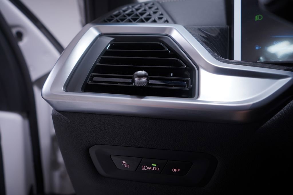 Used 2026 BMW X5 xDrive40i w/ M Sport Package image 19