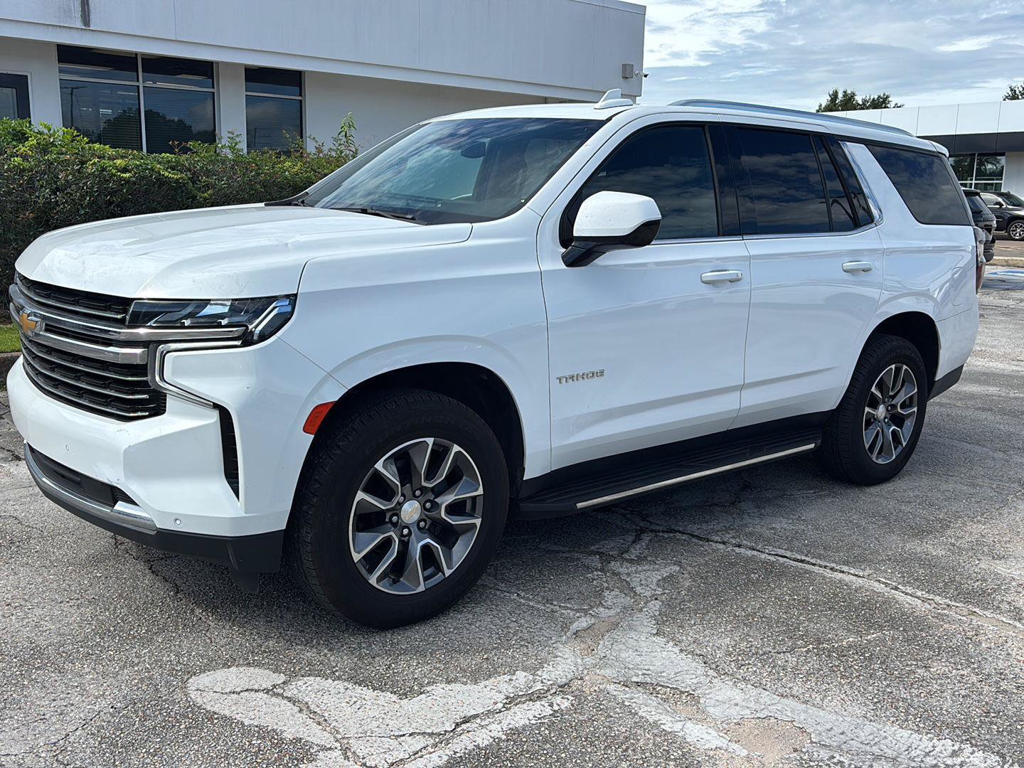 Used 2024 Chevrolet Tahoe LT RWD image 3