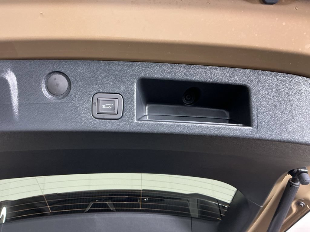New 2027 Chevrolet Equinox ACTIV w/ Safety and Technology Package AWD/4WD image 11