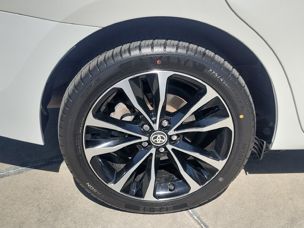 Used 2019 Toyota Corolla SE w/ Carpet Mat Package (TMS) FWD image 7