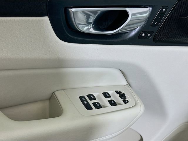 Used 2023 Volvo XC60 B5 Ultimate w/ Climate Package image 19