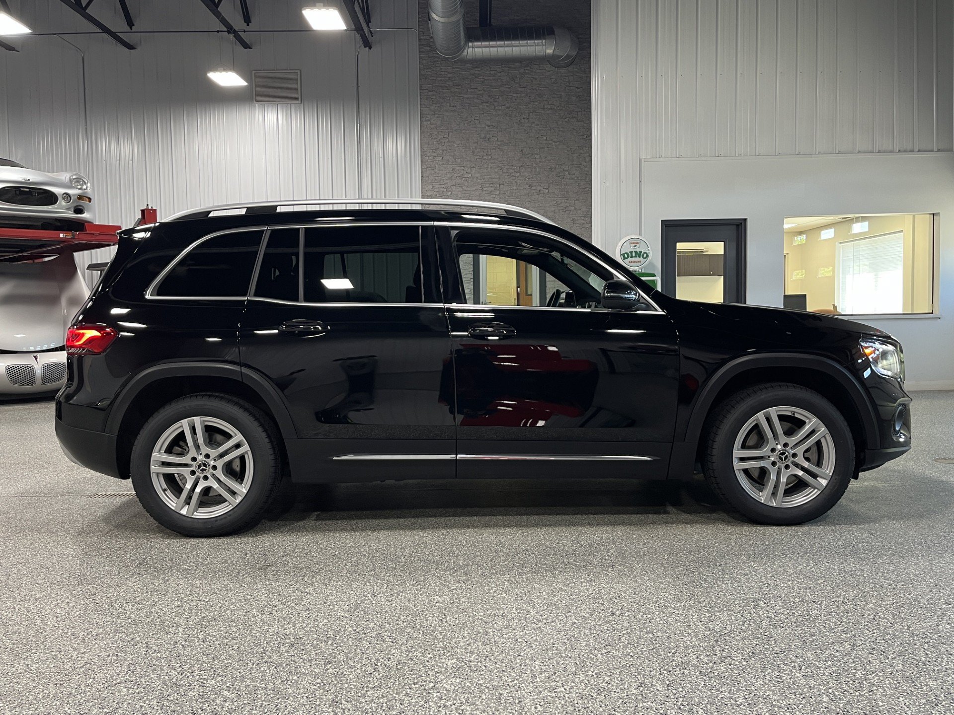 Used 2023 Mercedes-Benz GLB 250 image 6