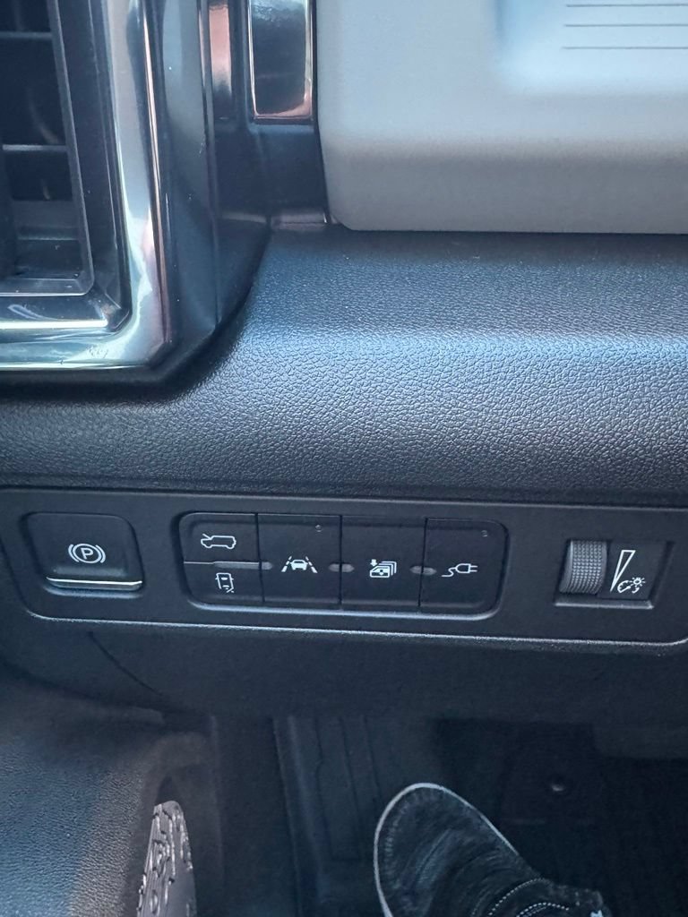 Used 2026 GMC Hummer EV SUV w/ LPO, Dark Essentials Package AWD/4WD image 10