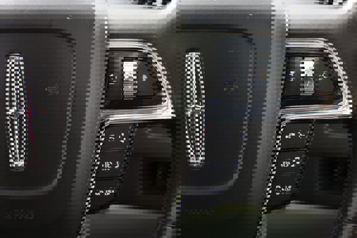 Used 2020 Lincoln Navigator L Black Label w/ Cargo Convenience Package image 30