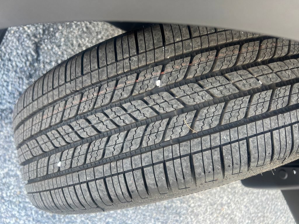 Certified 2025 Nissan Kicks SR AWD/4WD image 28