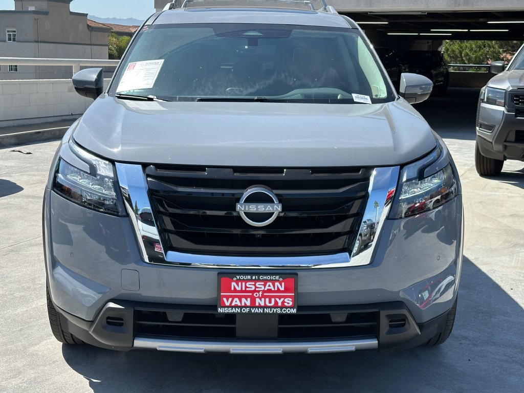 Used 2025 Nissan Pathfinder Platinum w/ Cargo Package AWD/4WD image 12