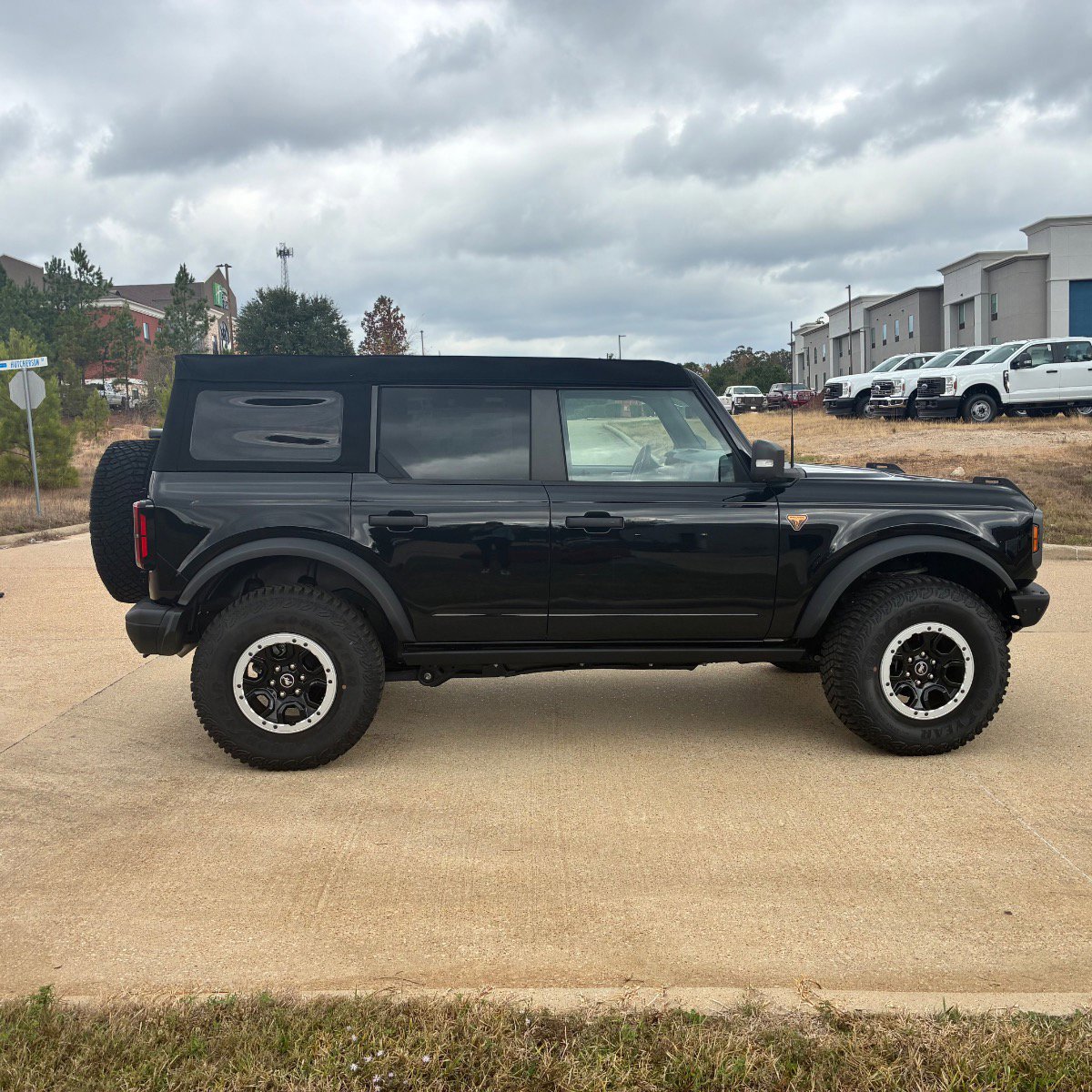 Used 2023 Ford Bronco Badlands w/ Sasquatch Package AWD/4WD image 4