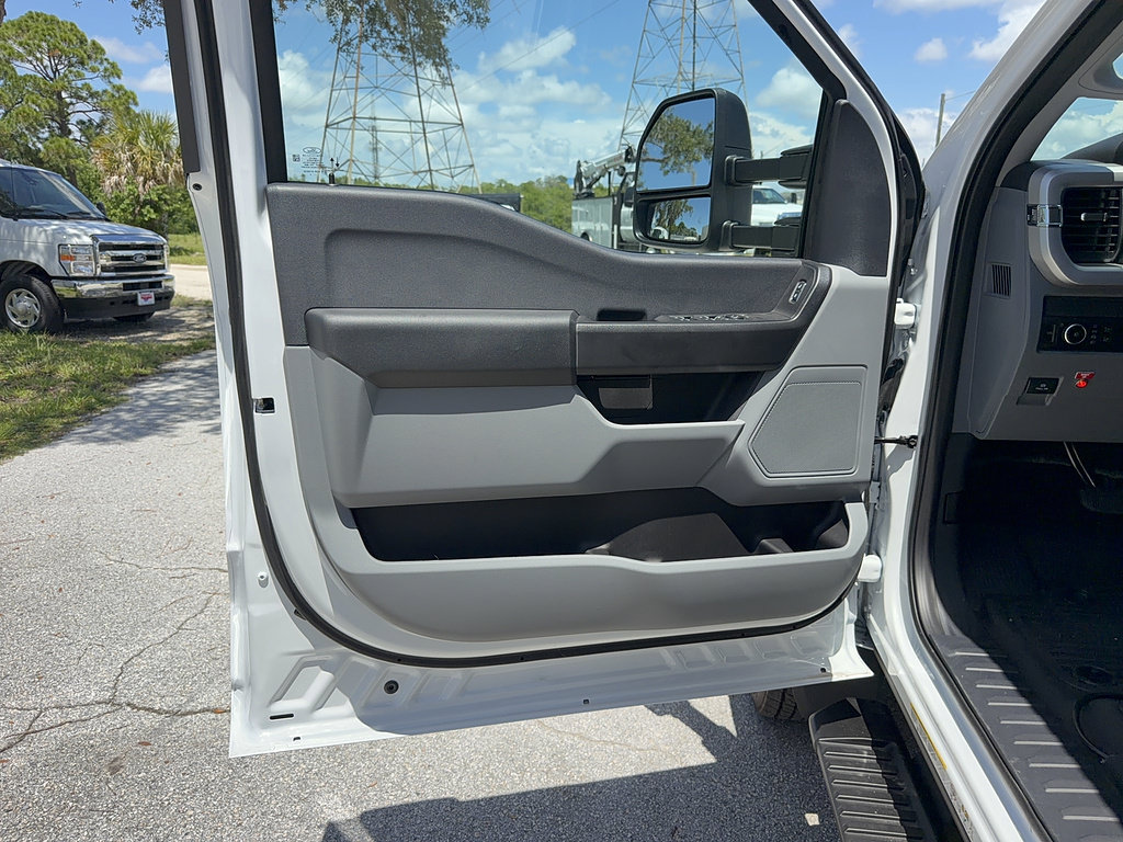 New 2026 Ford F550 4x4 Crew Cab image 16