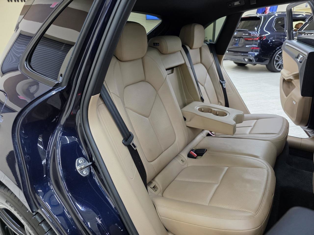 Used 2021 Porsche Macan AWD/4WD image 25
