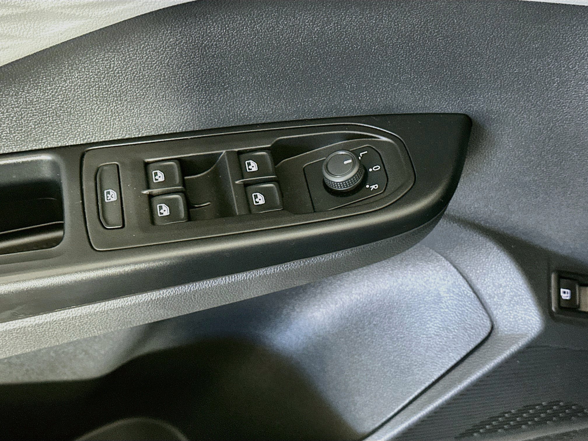 Used 2024 Volkswagen Taos S FWD image 15