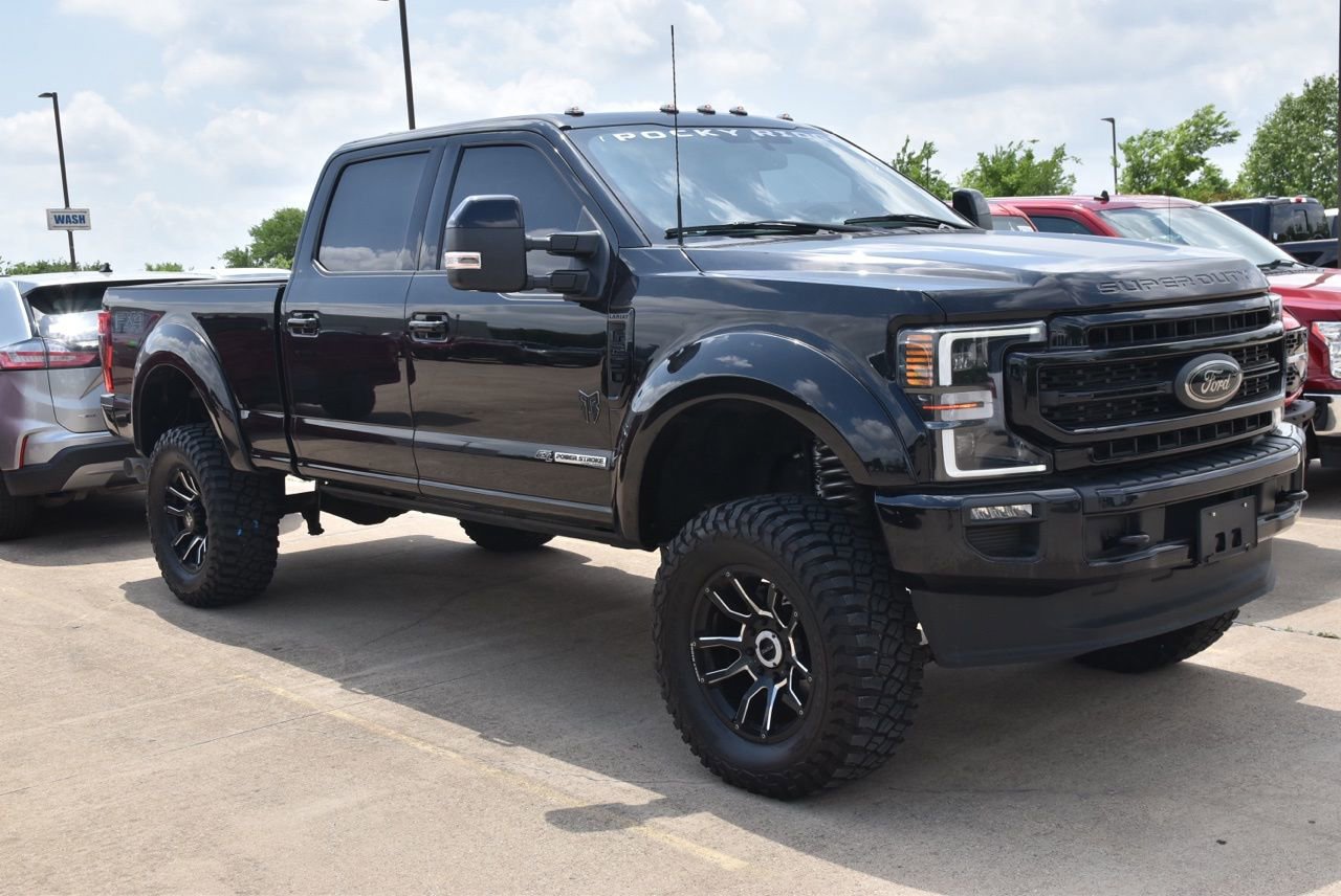 Used 2022 Ford F250 Lariat w/ Black Appearance Package image 4