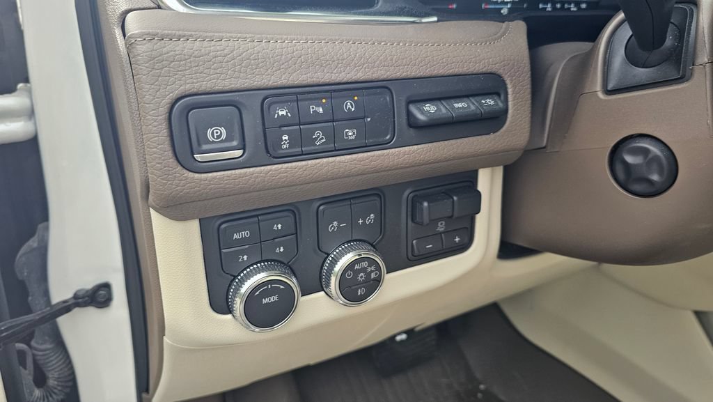 Used 2024 GMC Yukon XL Denali w/ Max Trailering Package AWD/4WD image 13