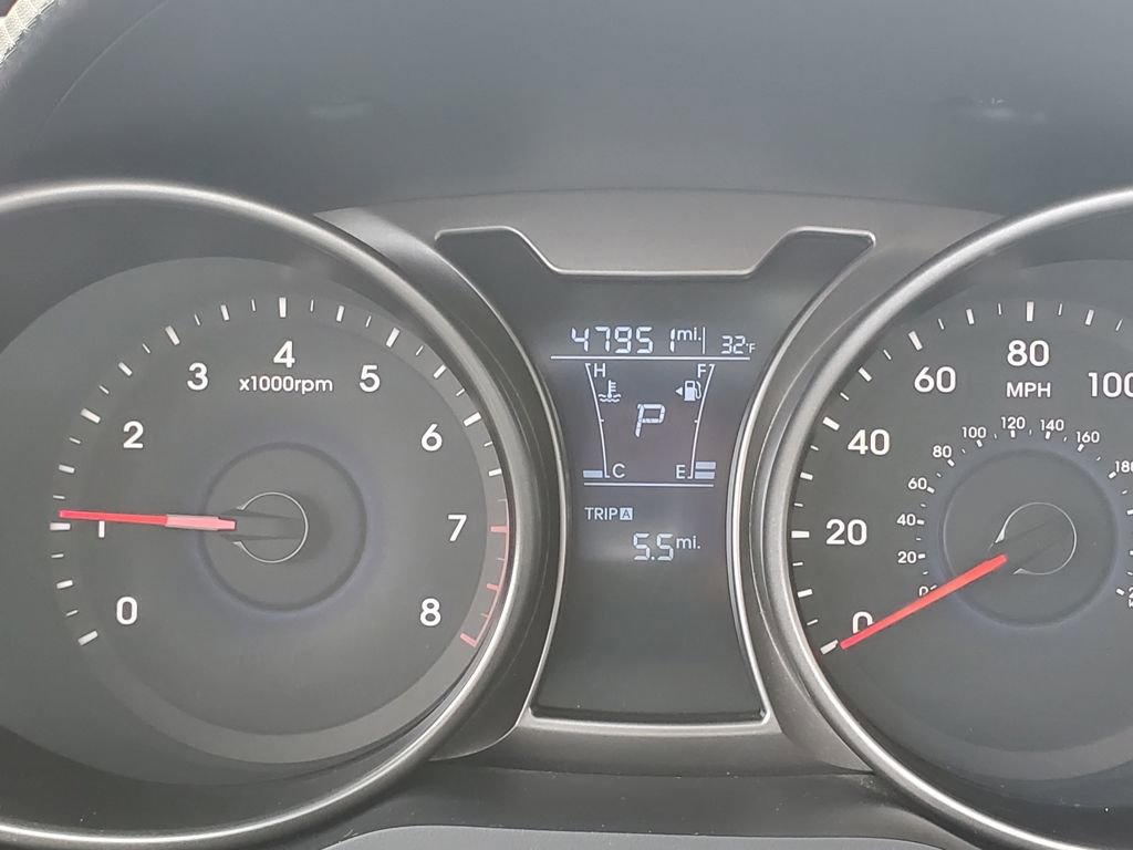 Used 2017 Hyundai Veloster Value Edition image 19