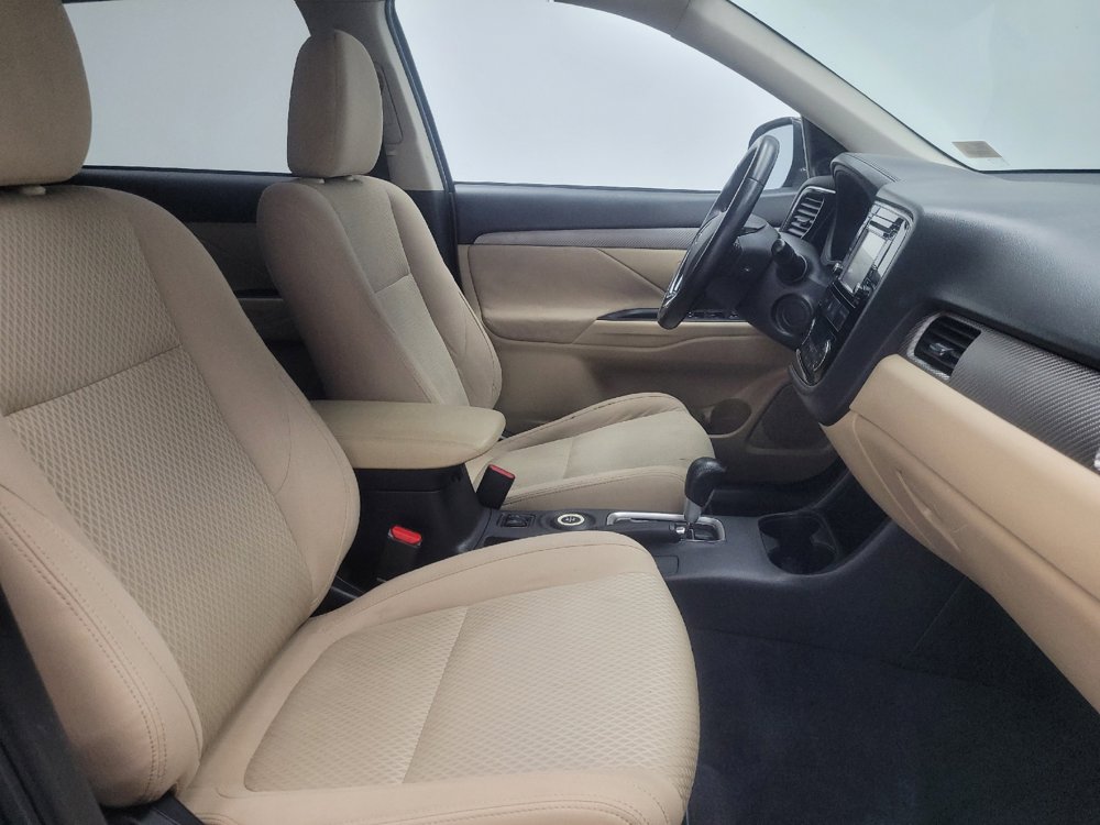 Used 2016 Mitsubishi Outlander SE image 21