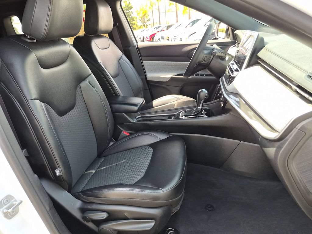 Used 2025 Jeep Compass Latitude w/ Sun & Sound Group AWD/4WD image 31