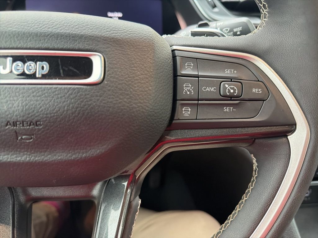Used 2023 Jeep Grand Cherokee Altitude RWD image 13