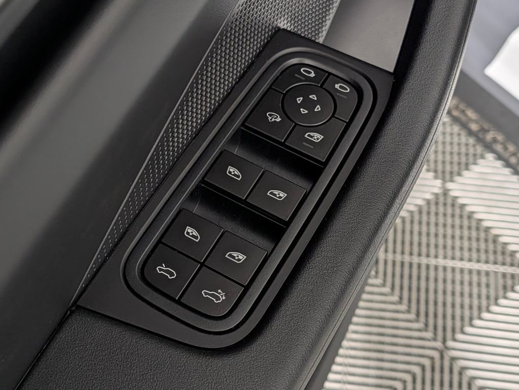 New 2026 Porsche Macan Electric image 28