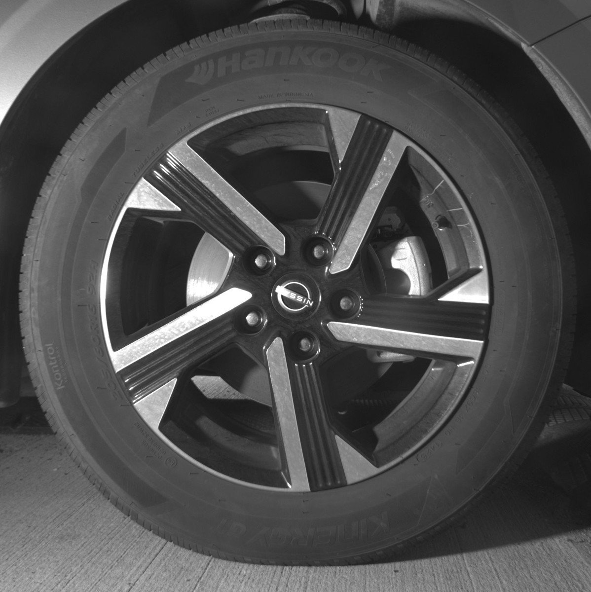 Used 2025 Nissan Sentra SV FWD image 13