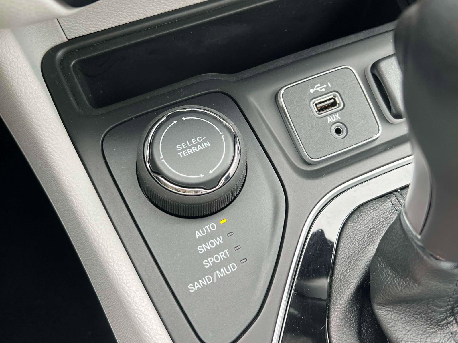 Used 2022 Jeep Cherokee Limited image 17