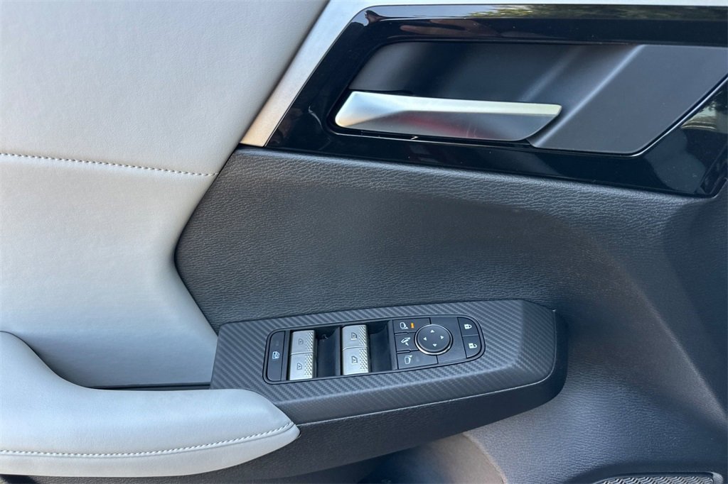 New 2025 Mitsubishi Outlander SE image 12