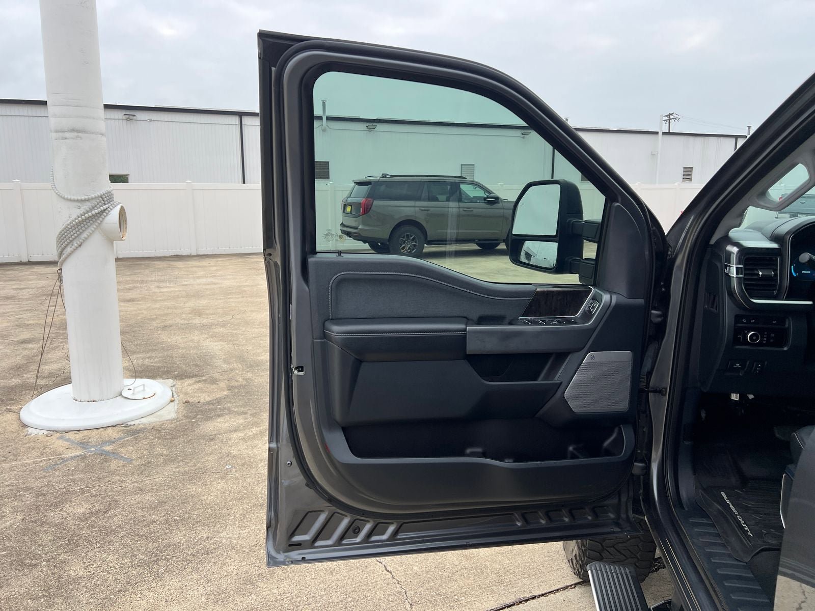 Used 2023 Ford F250 Lariat w/ Lariat Ultimate Package AWD/4WD image 22