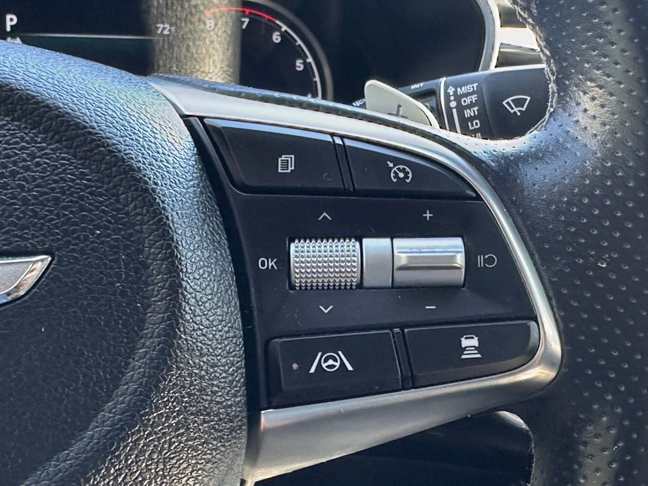 Used 2023 Genesis G70 2.0T image 26