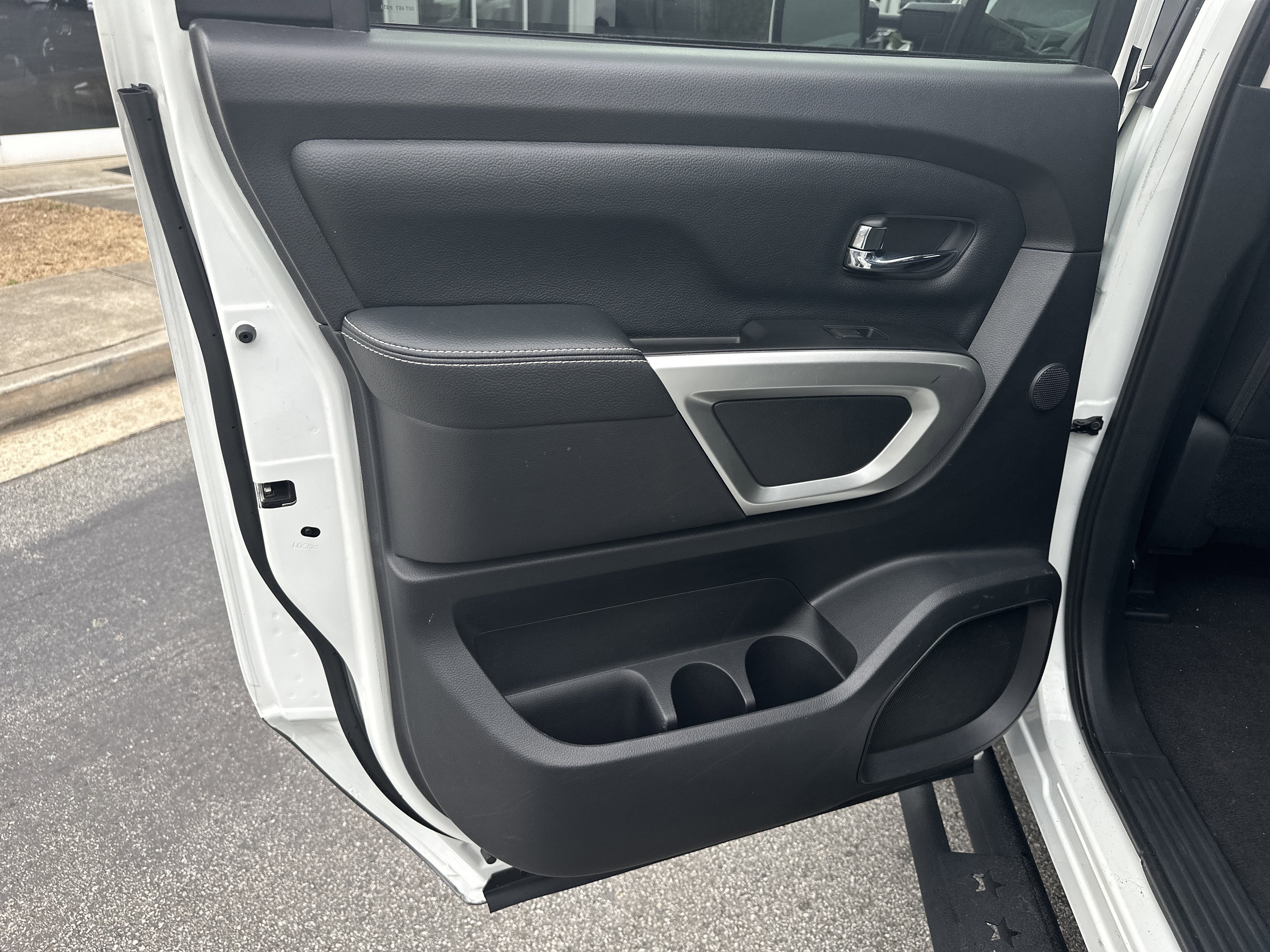 Used 2017 Nissan Titan PRO-4X w/ Pro-4x Convenience Package image 23