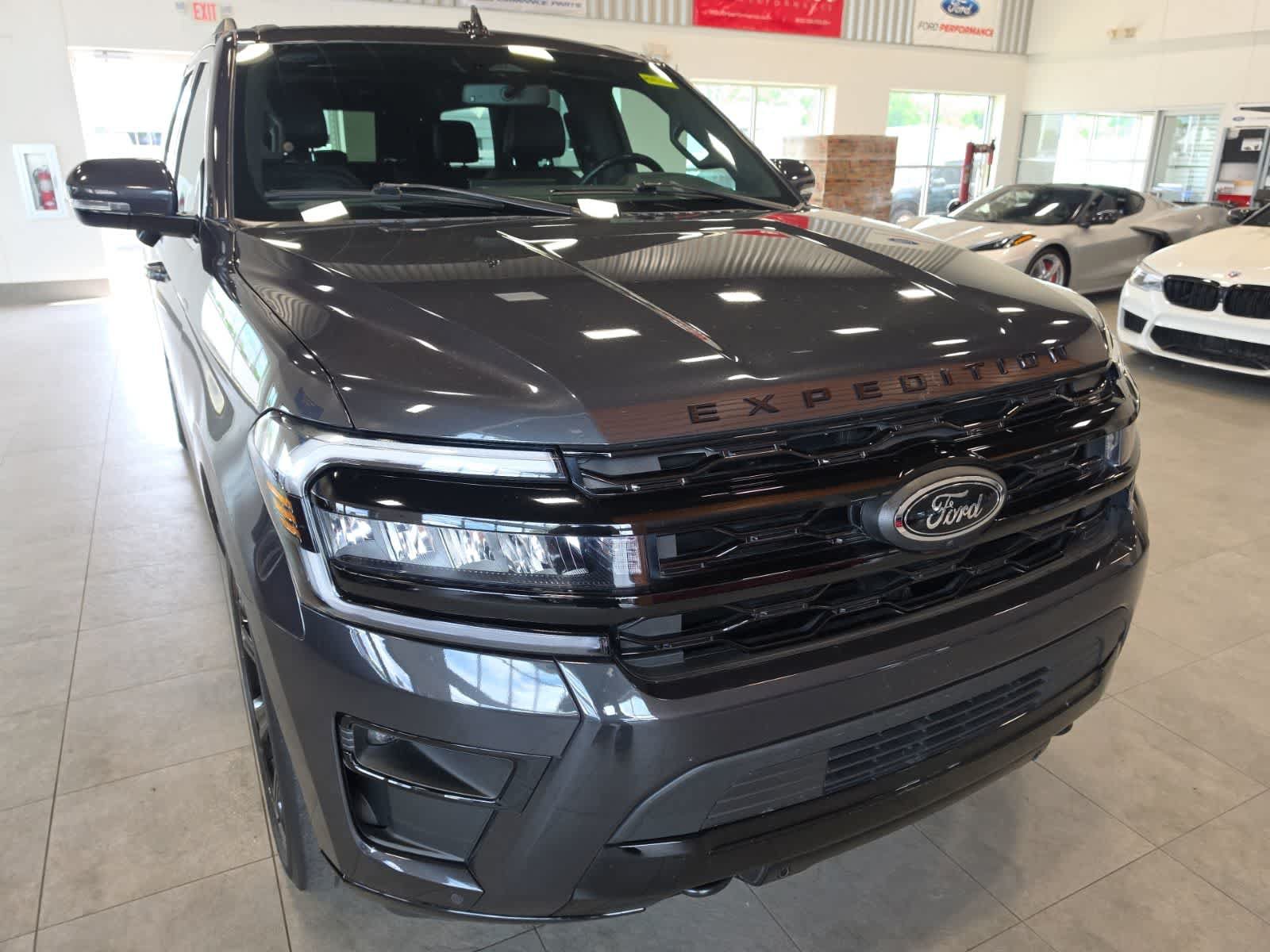 Used 2023 Ford Expedition Max Limited AWD/4WD image 4
