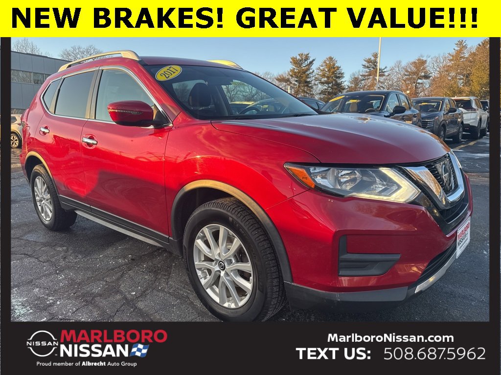 Used 2017 Nissan Rogue SV image 1