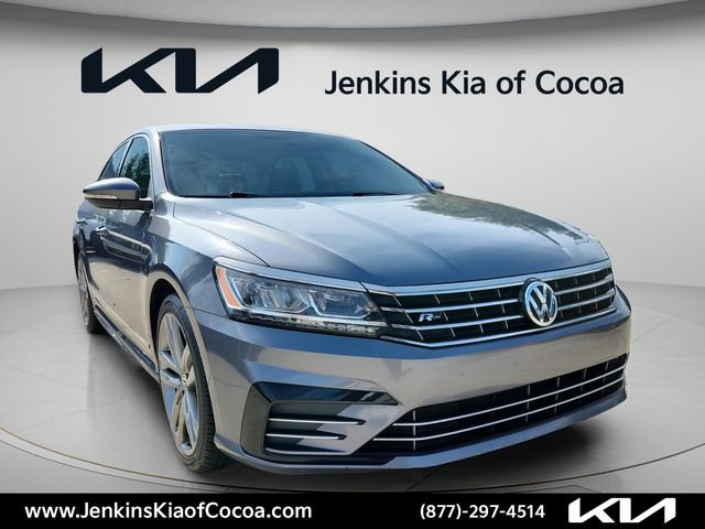 Used 2016 Volkswagen Passat 1.8T R-Line w/ R-Line Lighting Package FWD image 2
