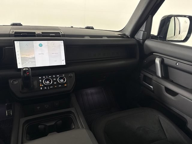 Used 2023 Land Rover Defender 110 V8 AWD/4WD image 33