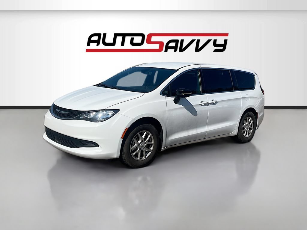 Used 2025 Chrysler Voyager LX FWD image 3
