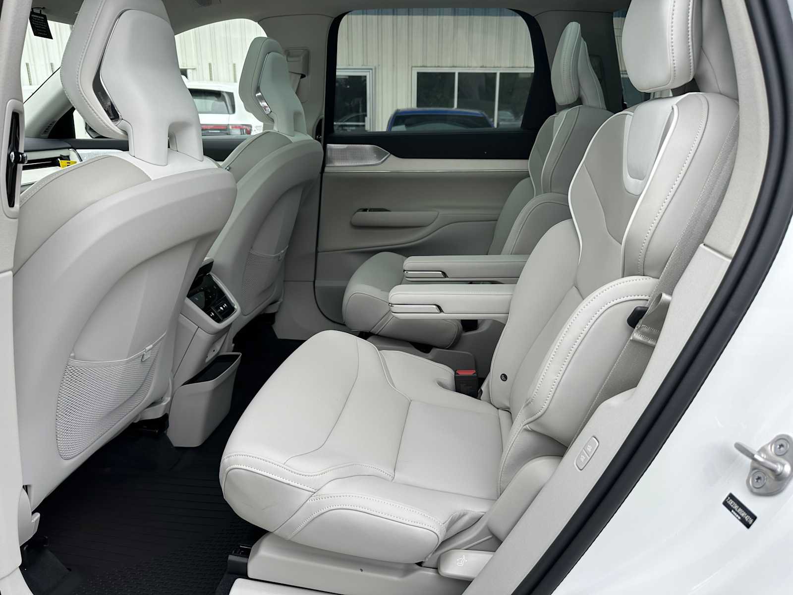 New 2025 Volvo EX90 Ultra image 15