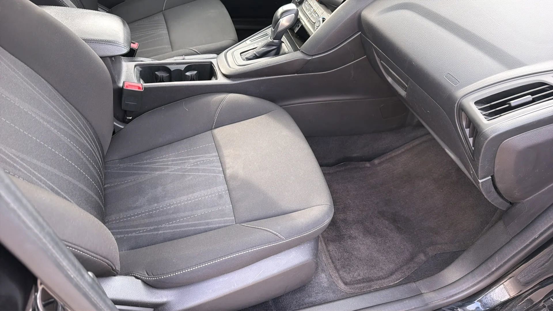 Used 2015 Ford Focus SE FWD image 76
