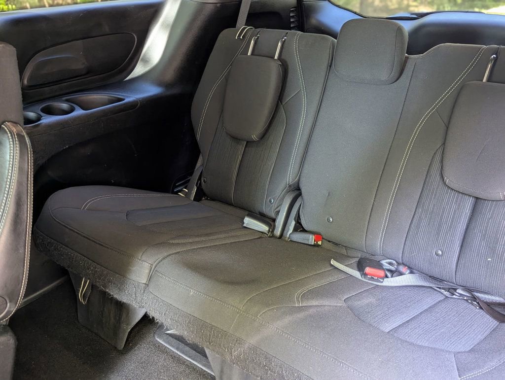 Used 2017 Chrysler Pacifica Touring-L w/ 13 Speaker Alpine Sound Group FWD image 17