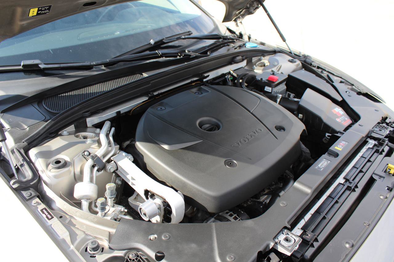 Used 2020 Volvo V60 T5 Cross Country image 26