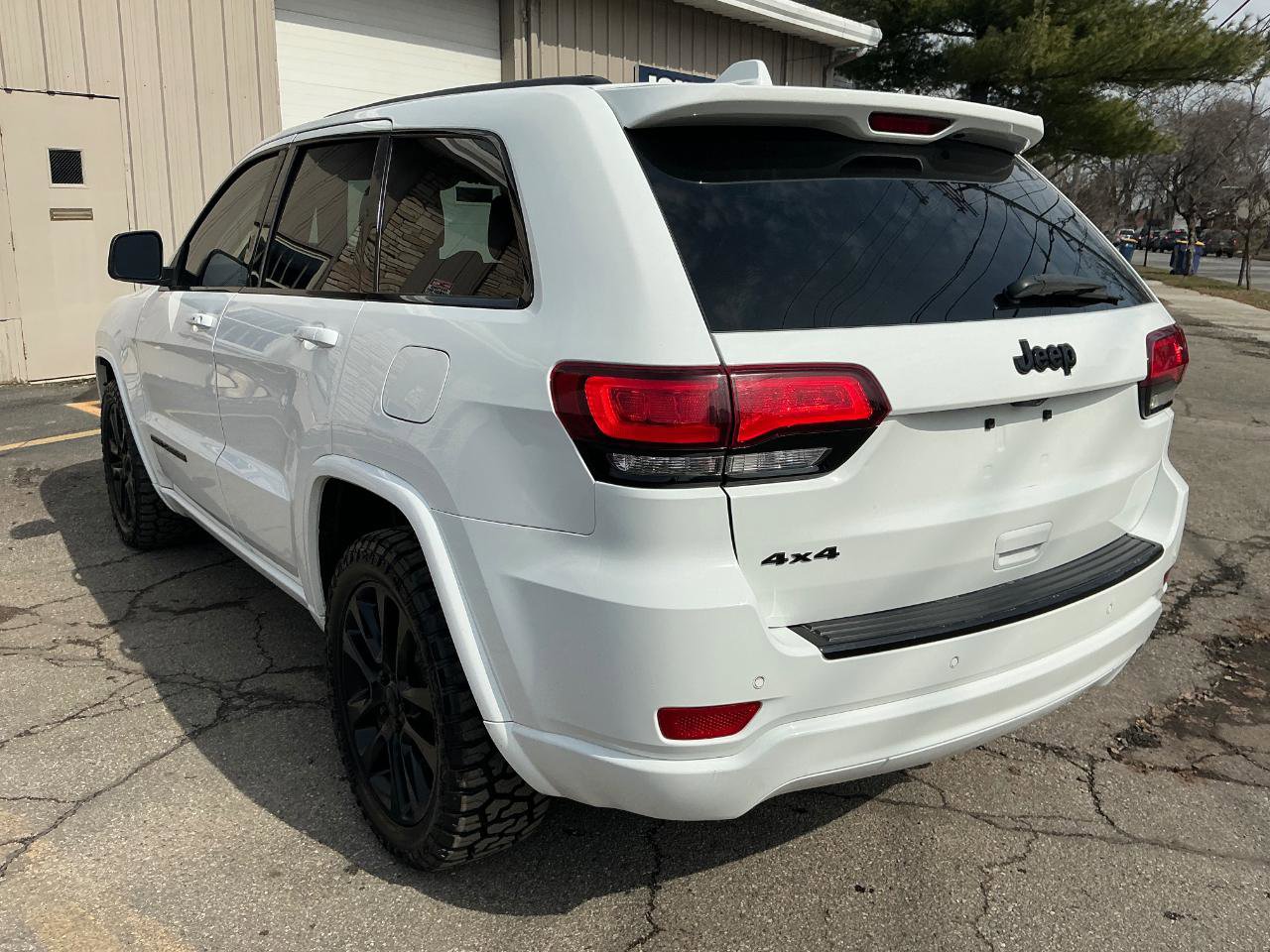 Used 2018 Jeep Grand Cherokee Altitude image 5