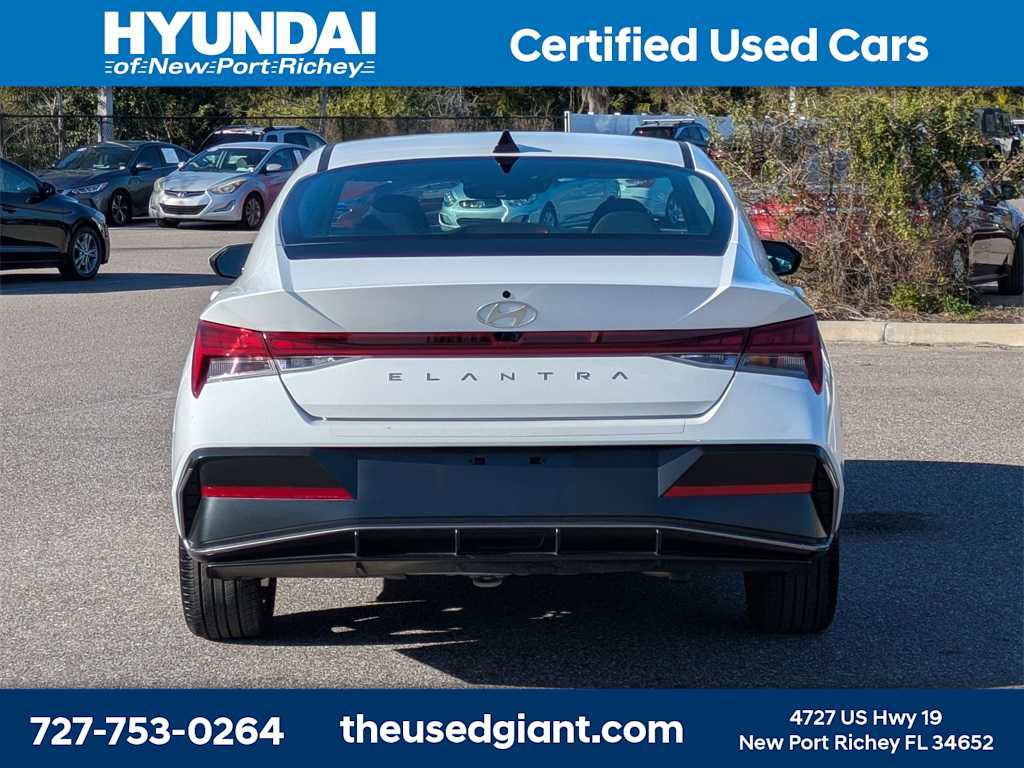 Certified 2025 Hyundai Elantra SEL image 4