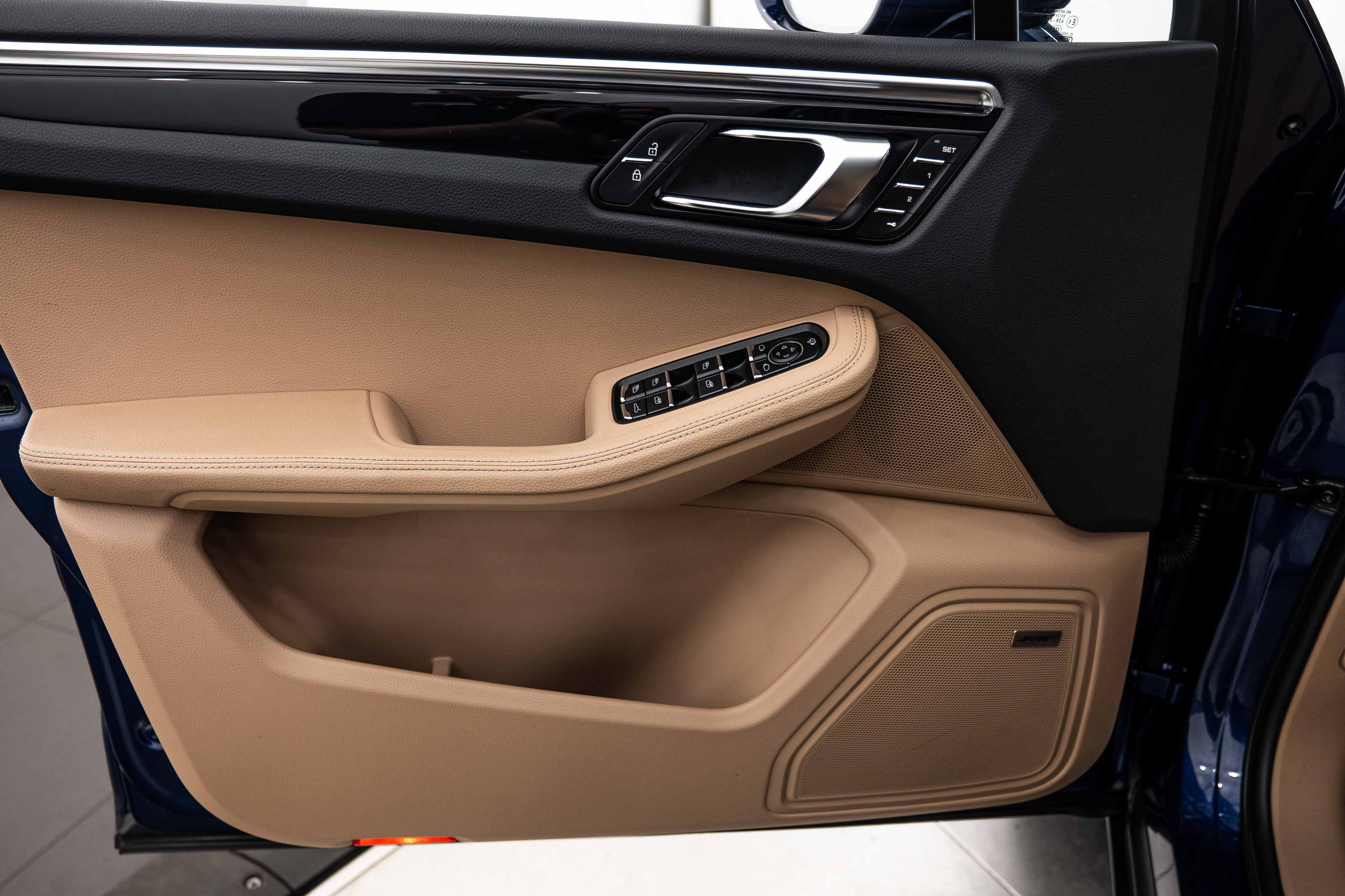 Certified 2024 Porsche Macan AWD/4WD image 16